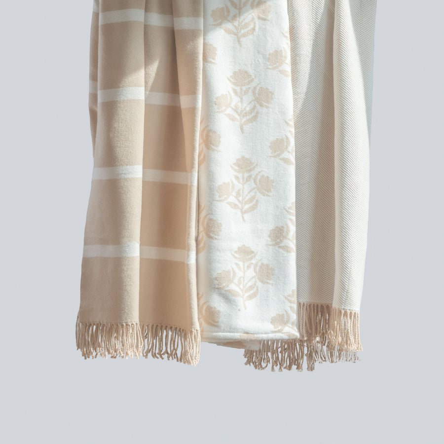 Soft throw blanket