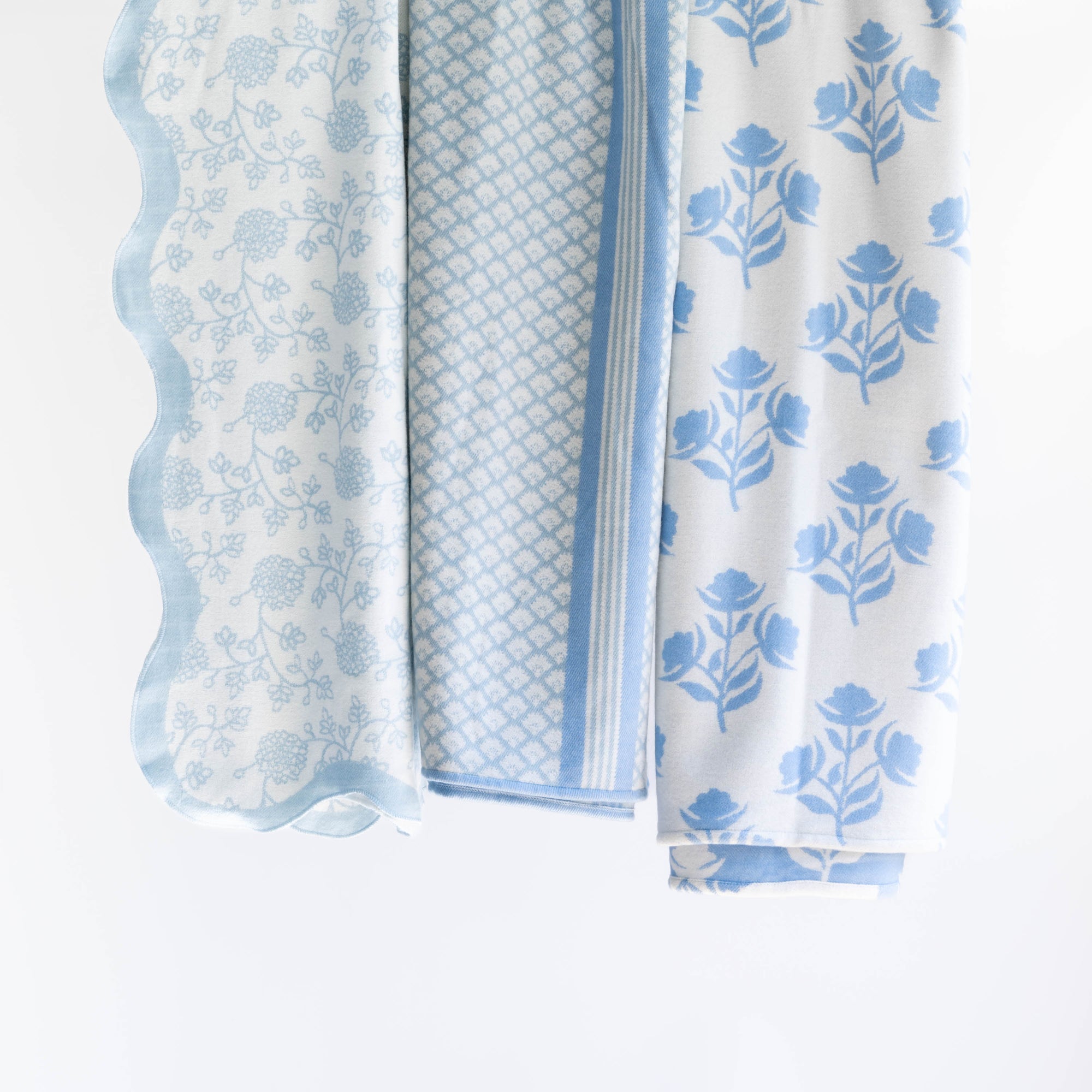 Avinelle Dahlia, Blue and White Throw Blanket, Woven Dahlia with Scalloped Border, 50&quot;x70&quot;