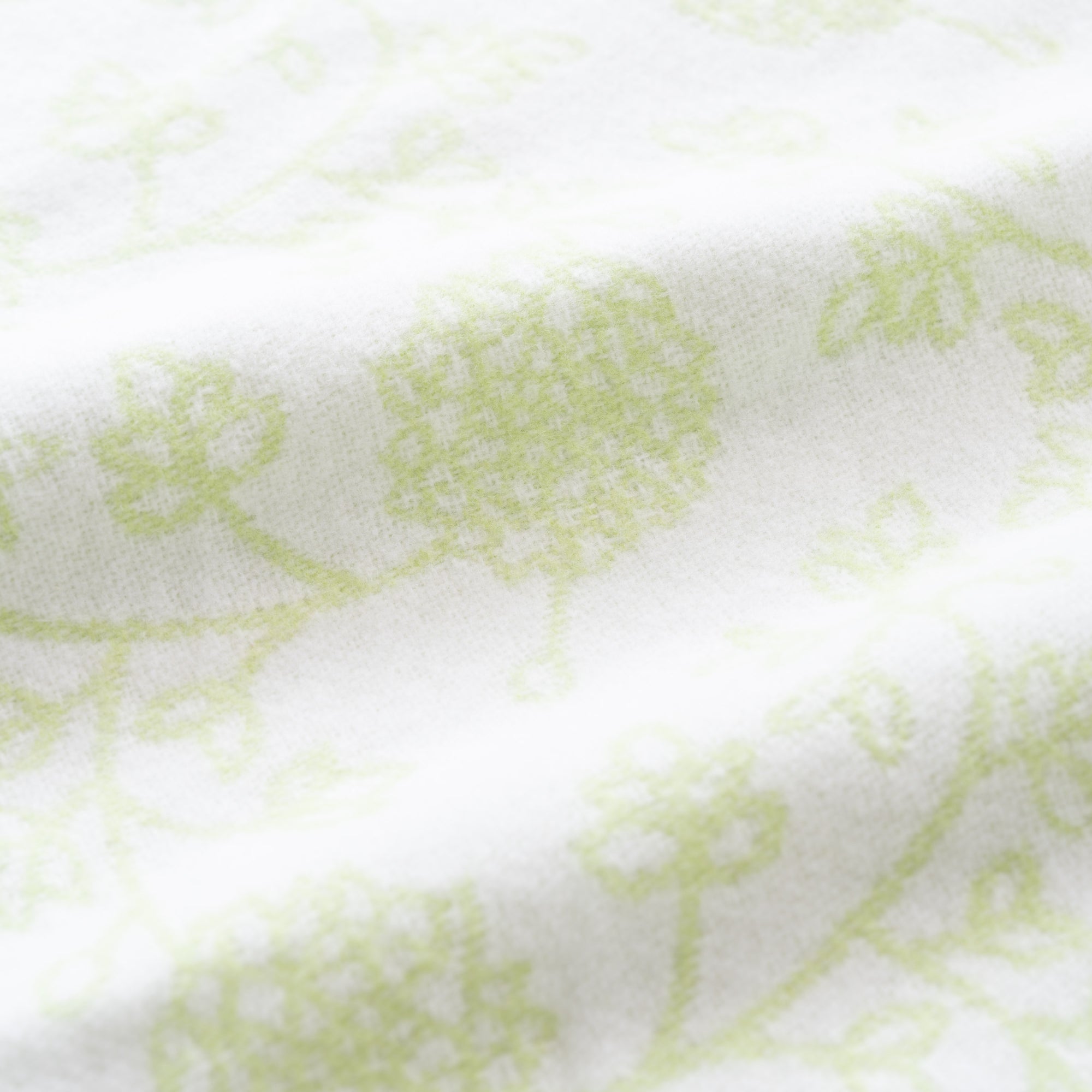 Avinelle Dahlia, Green Throw Blanket, Woven Dahlia with Scalloped Border, 50&quot;x70&quot;
