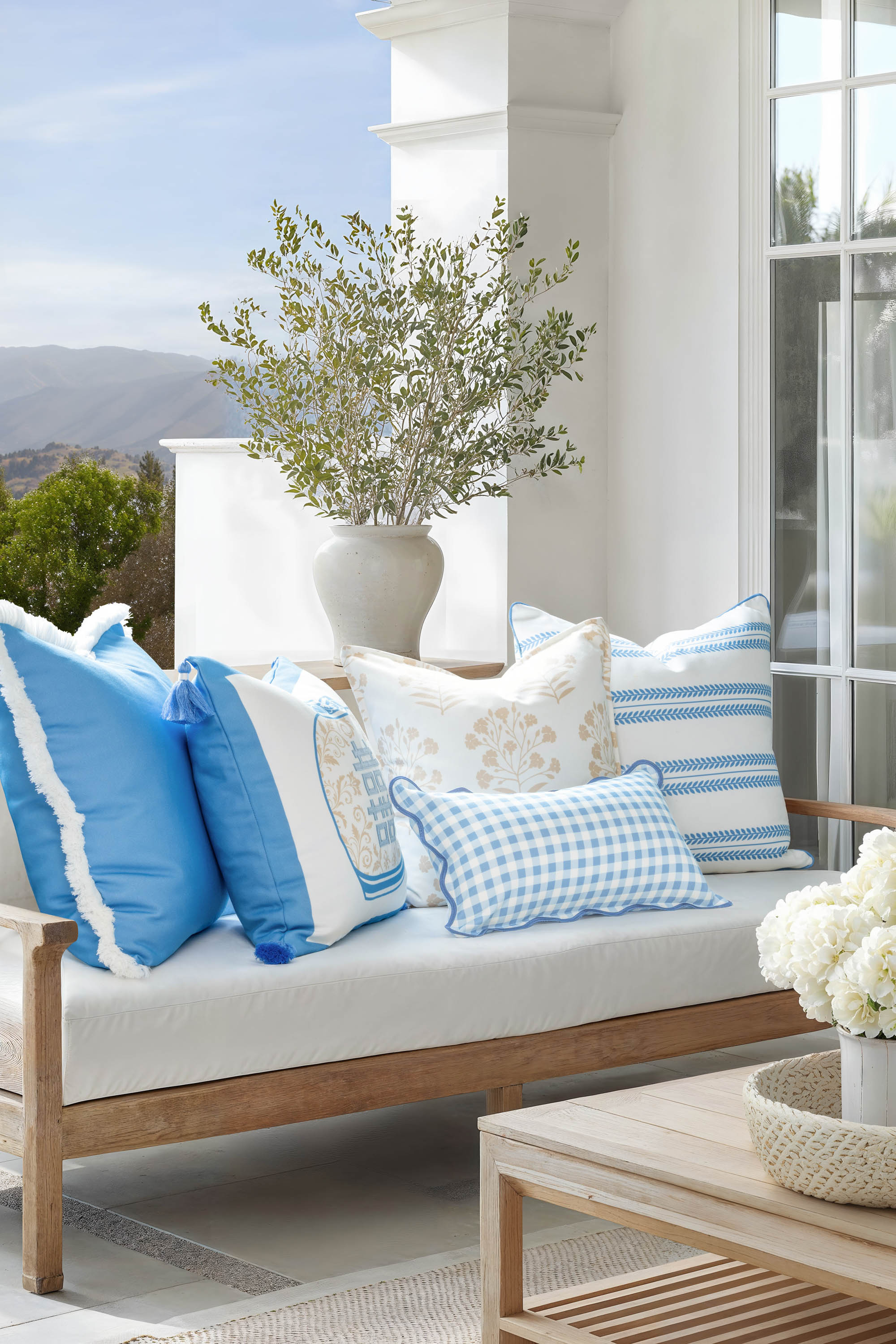 Ruilin Double Happiness, Indoor/Outdoor Azure Blue Chinoiserie Pillow Cover, with Tassels, 20&quot;x20&quot;