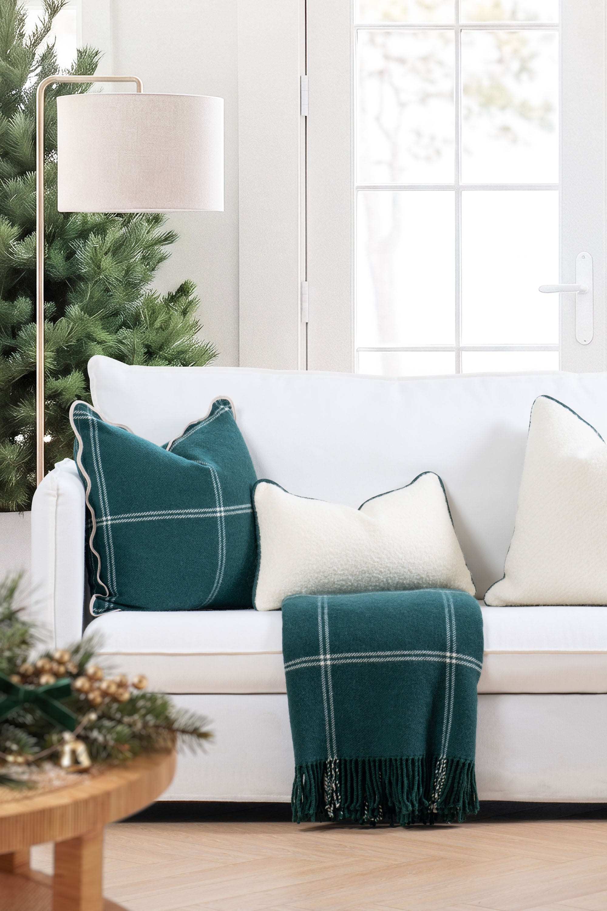 Chathia Windowpane, Merino Wool Scalloped Accent Pillow Cover, Hunter Green, 20"x20"