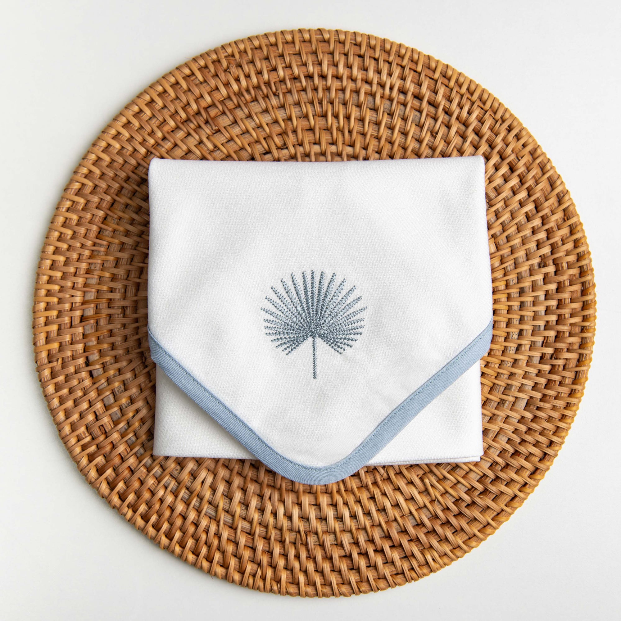 white cloth napkins