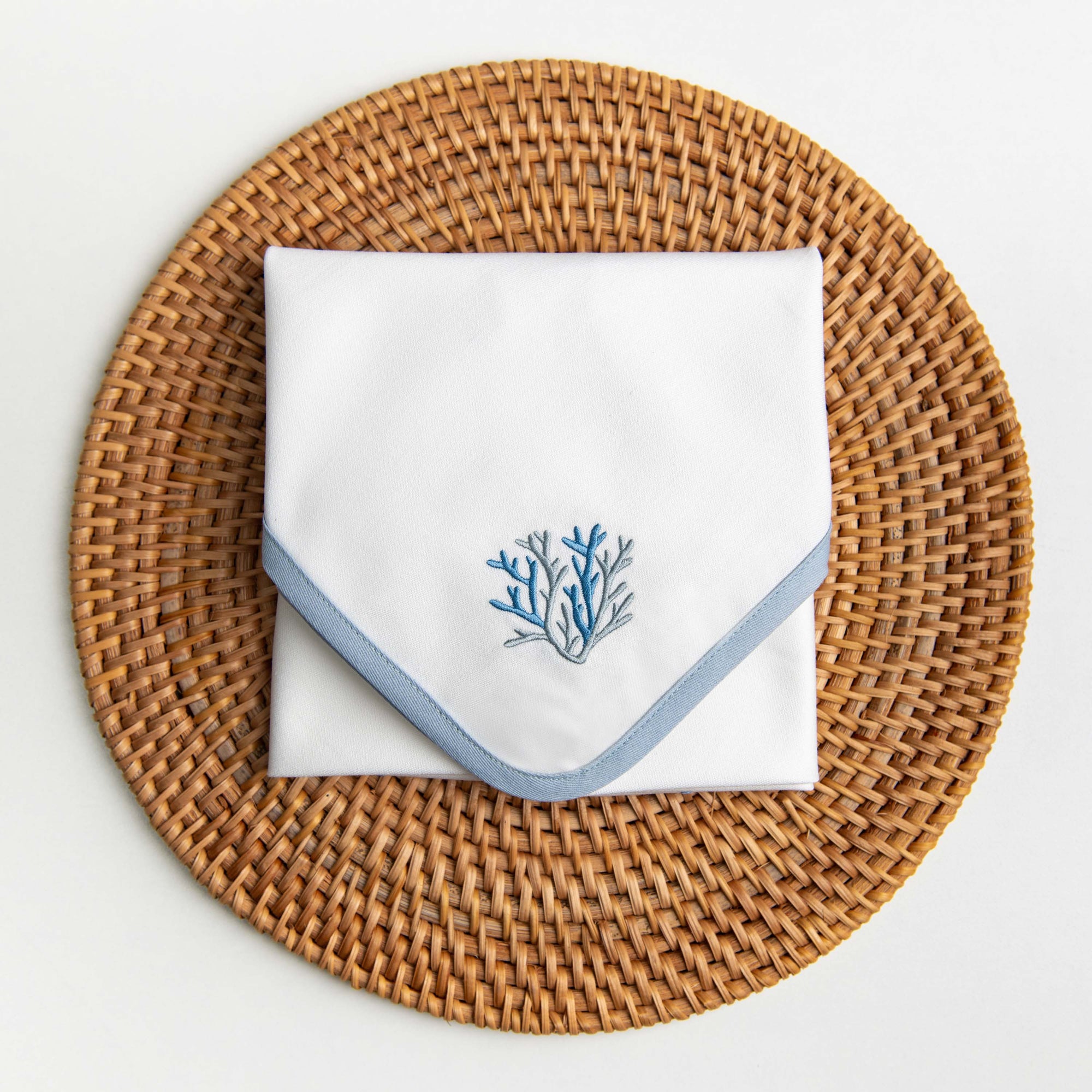 white cloth napkins