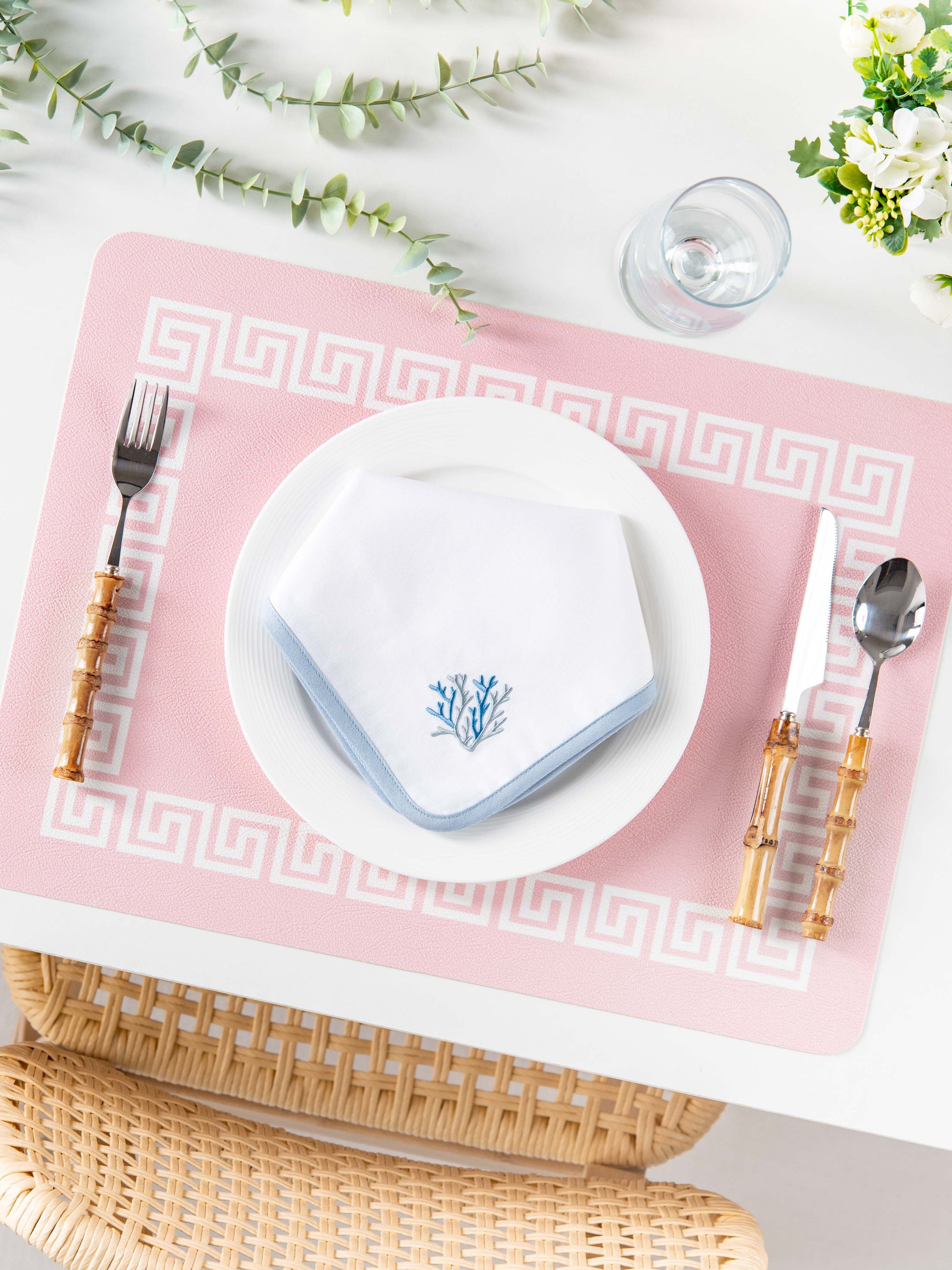 white napkins