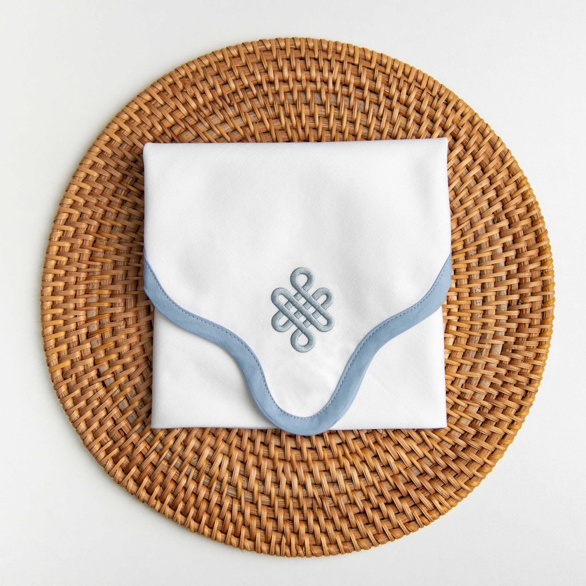 white cloth napkins