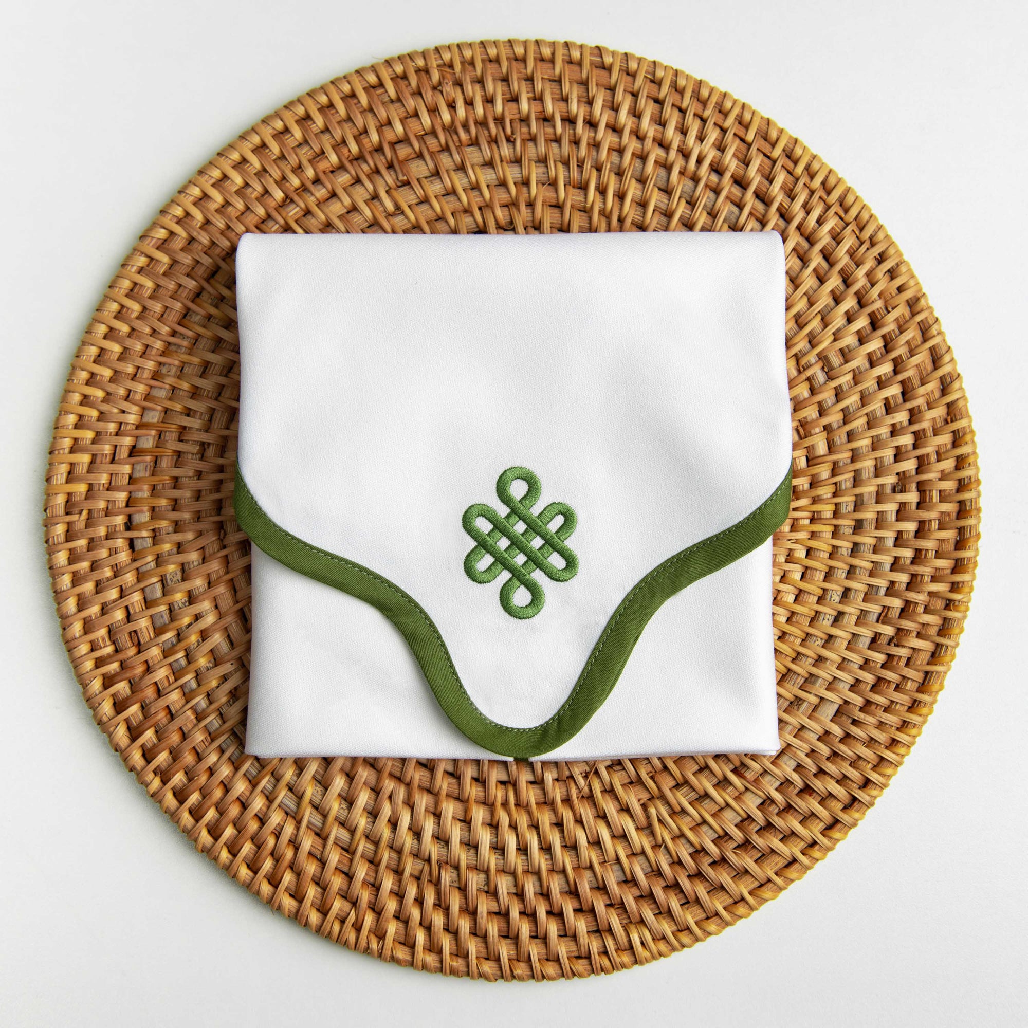 white cloth napkins